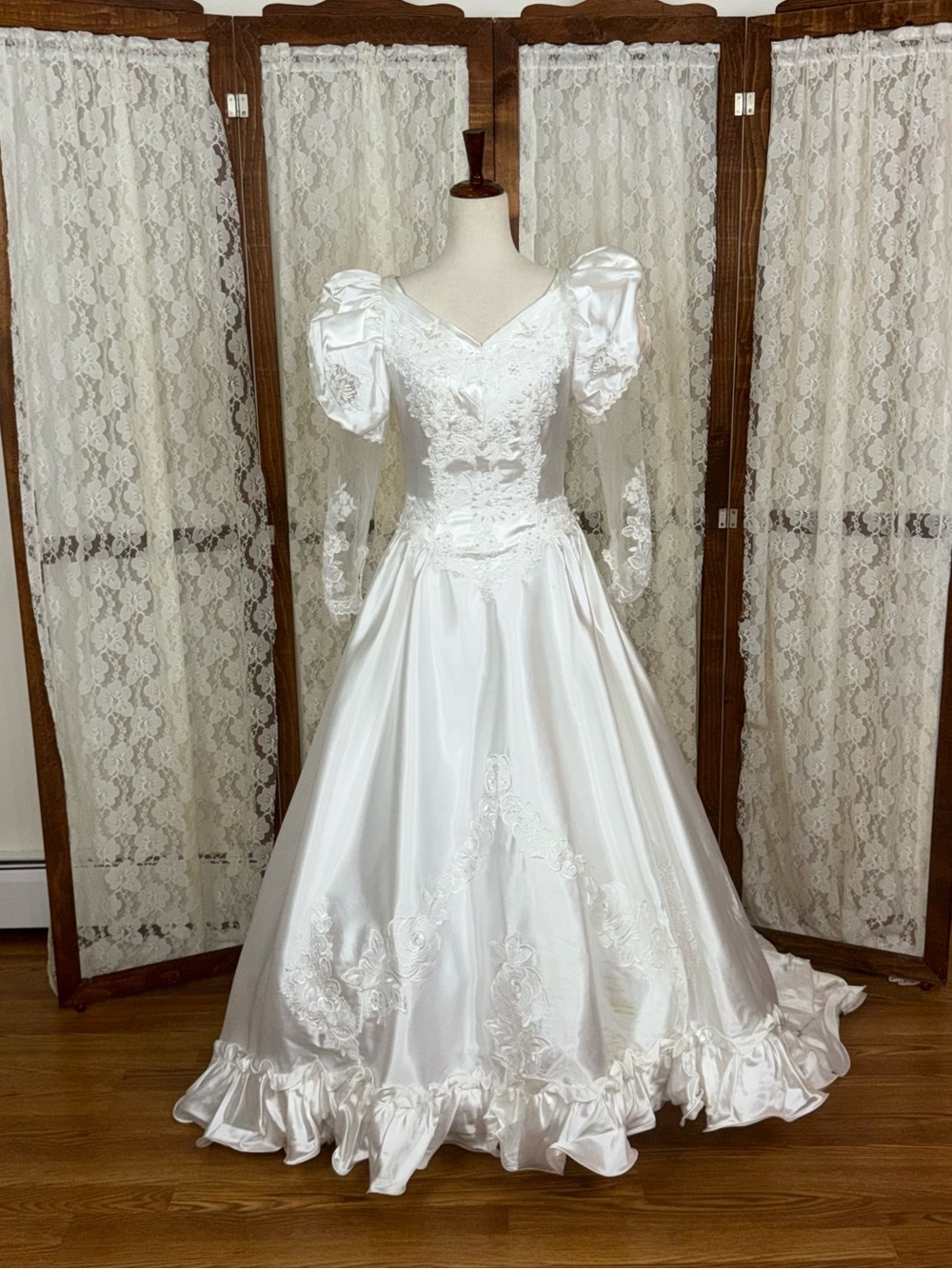 Gorgeous Vintage 90s Sweetheart Gowns Ruffle Trim Wedding Gown